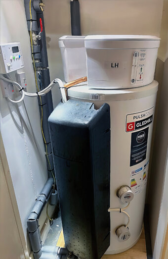 https://mirrabookahotwater.com.au/uploads/2025/06/electric-hot-water-system-70649.jpg